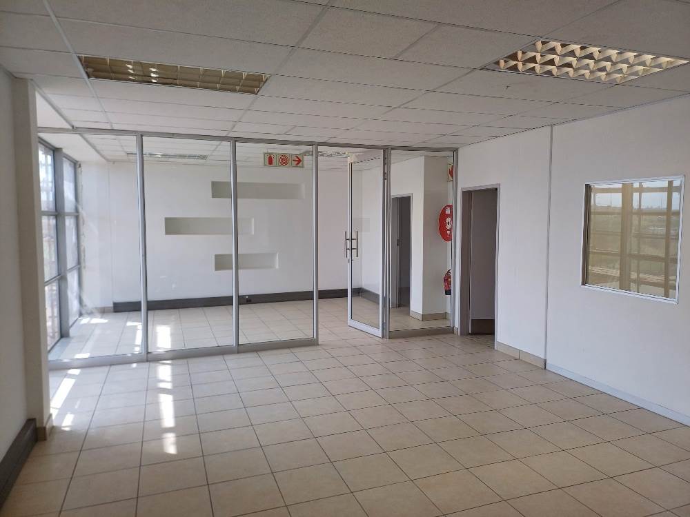2559  m² Industrial space in Olifantsfontein photo number 14