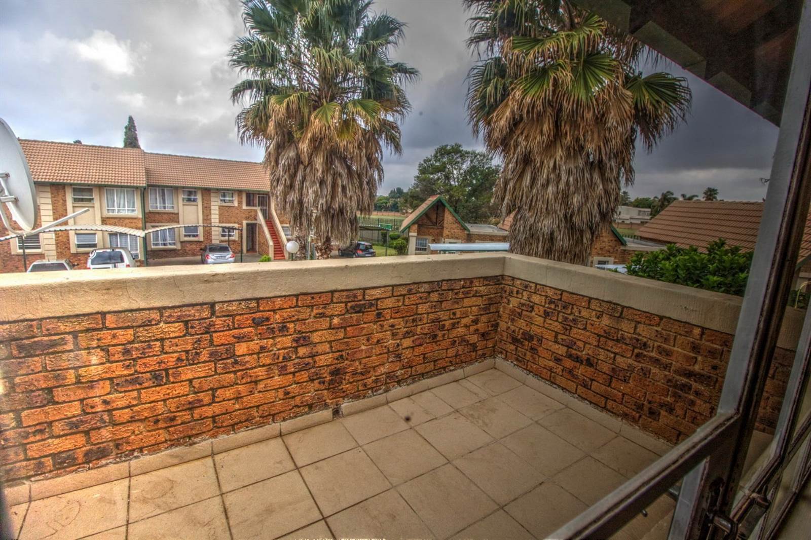 1 Bed Townhouse in Glen Marais photo number 9