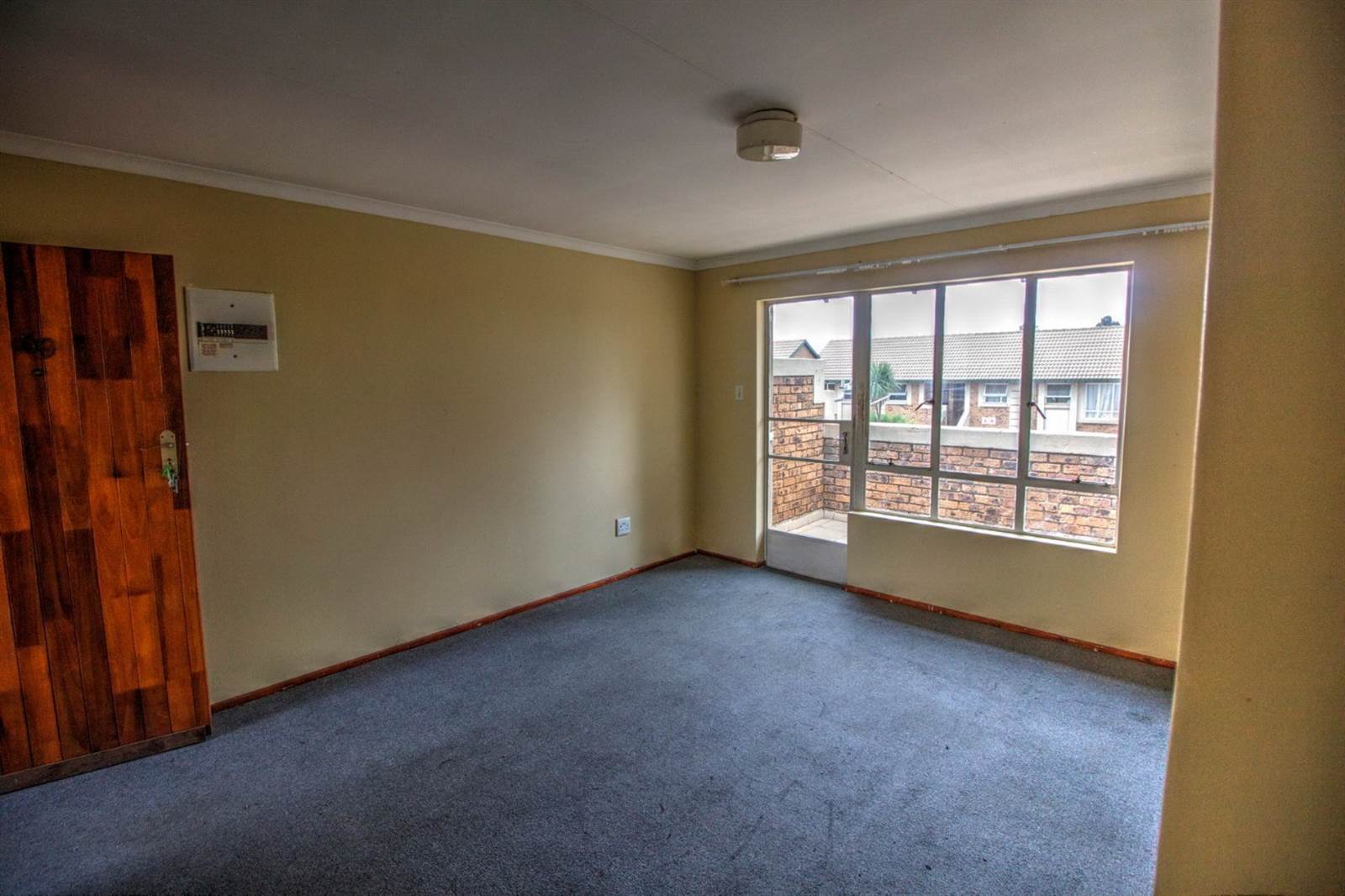 1 Bed Townhouse in Glen Marais photo number 6