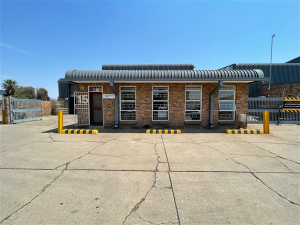 608  m² Industrial space