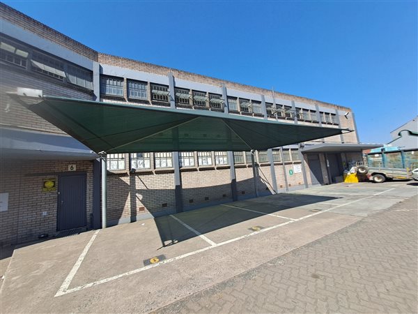 652  m² Industrial space