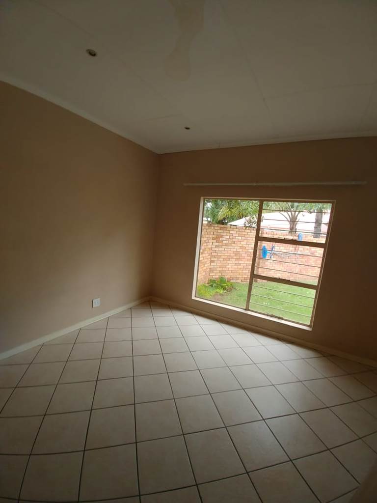 4 Bed House in Bo Dorp photo number 15