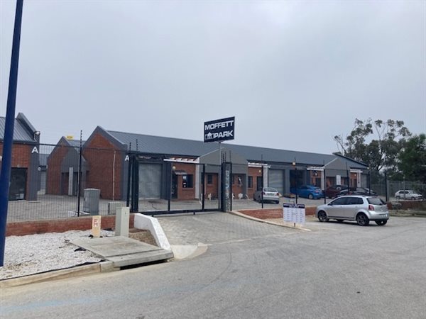 140  m² Commercial space in Fairview