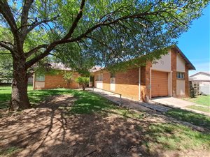 4 Bed House in Barry Hertzog Park