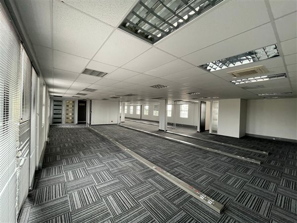 710  m² Commercial space