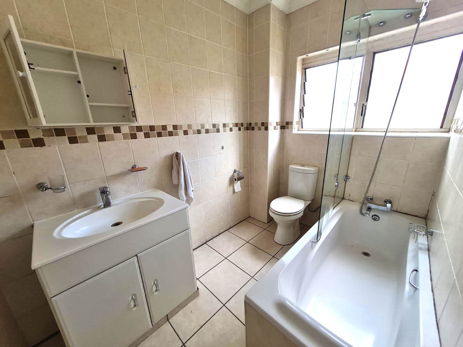 2 Bed Townhouse in Morninghill photo number 14
