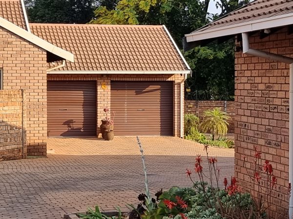 2 Bedroom Simplex 2 Bedroom Simplex