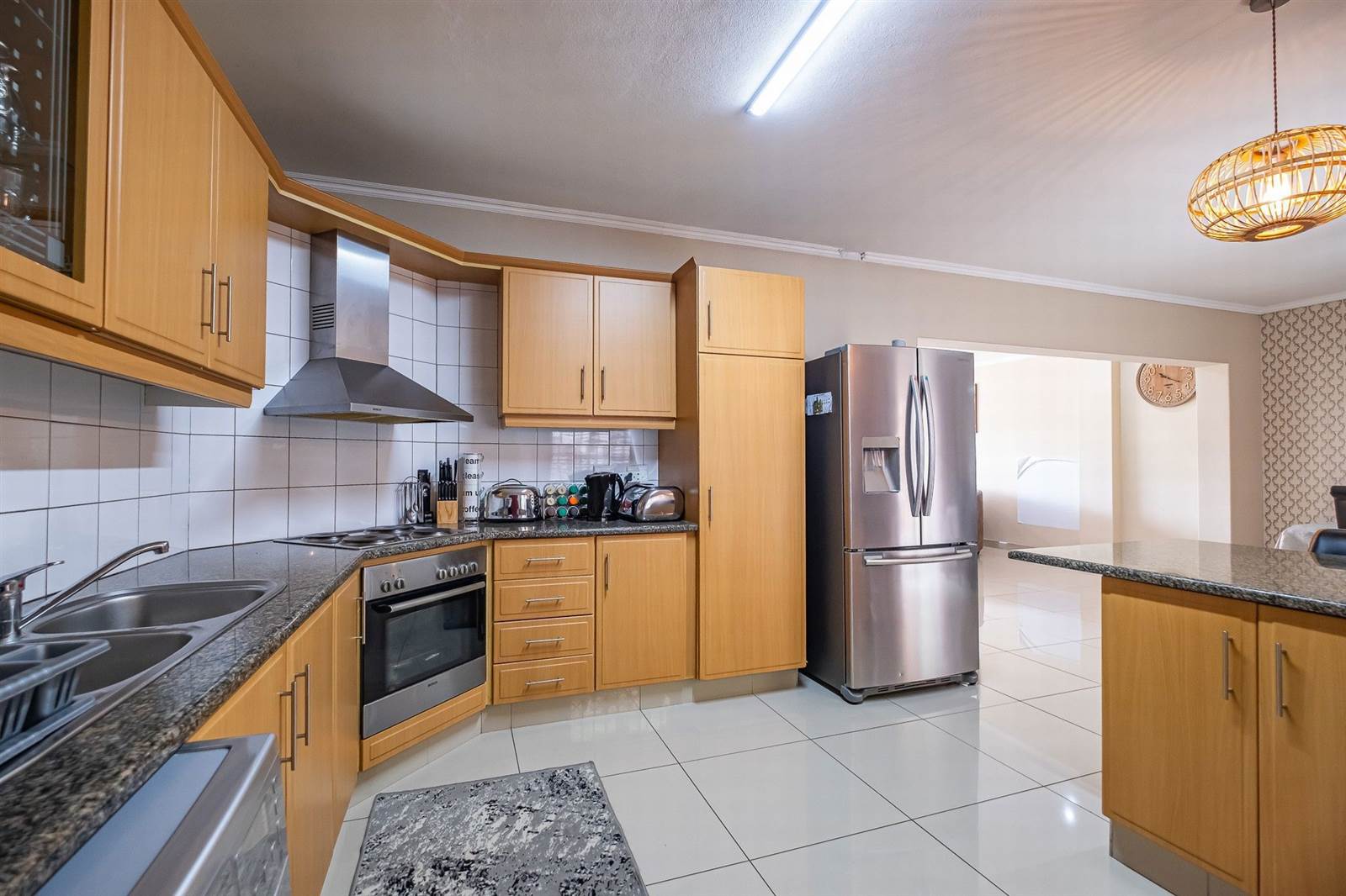 3 Bed Townhouse in Amanzimtoti photo number 7