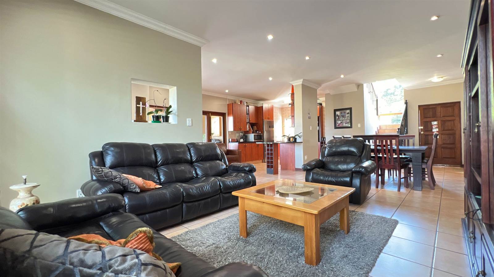 4 Bed House in Highveld photo number 8