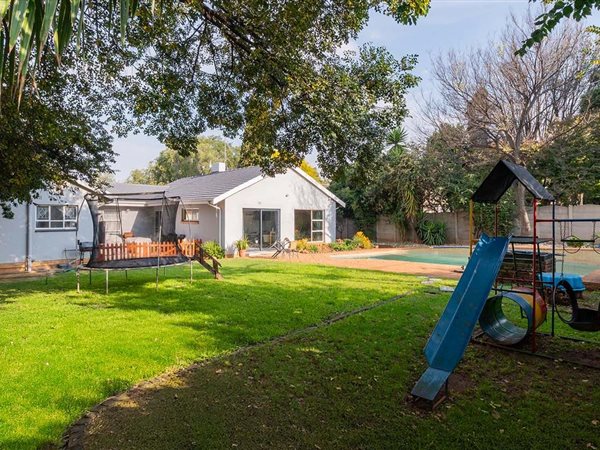 5 Bedroom House 5 Bedroom House