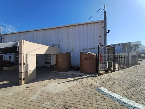 1 270  m² Industrial space