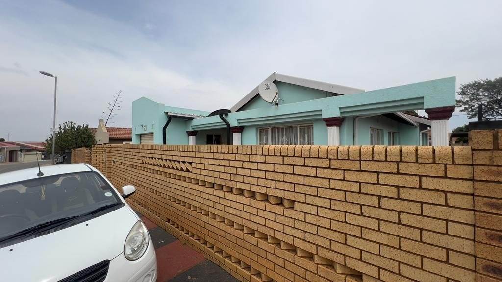 3 Bed House in Protea North photo number 14