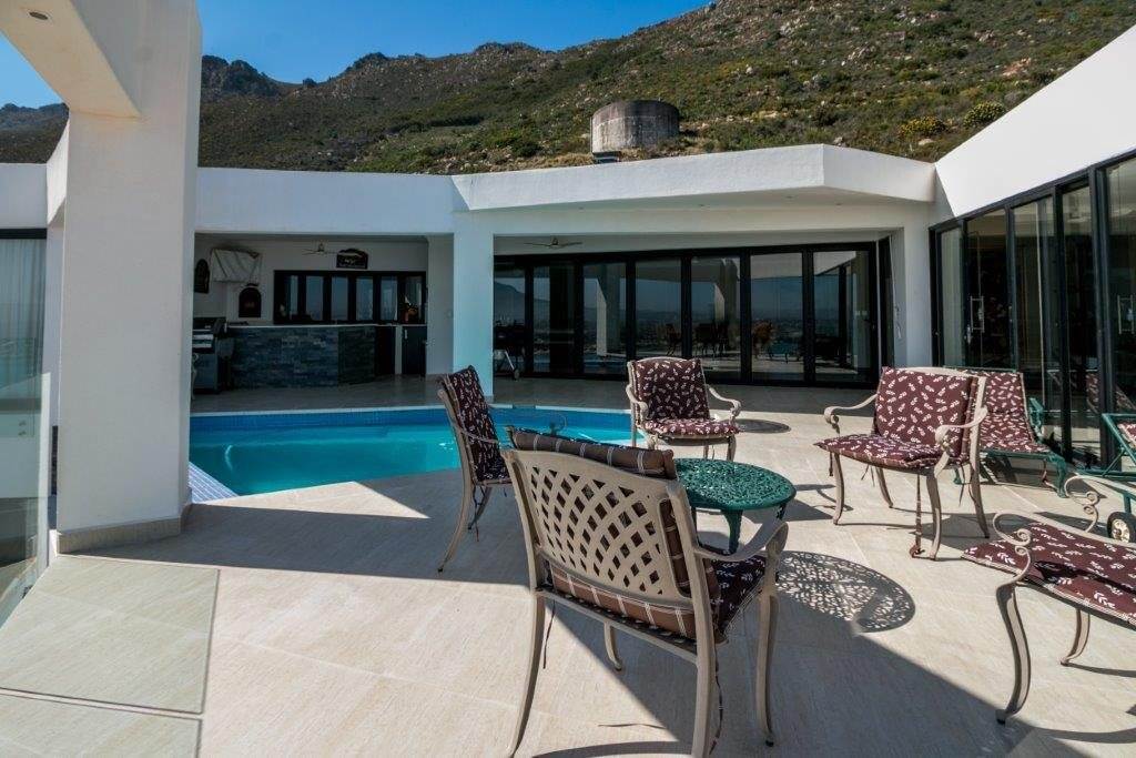 2 Bed House in Gordons Bay Central photo number 8