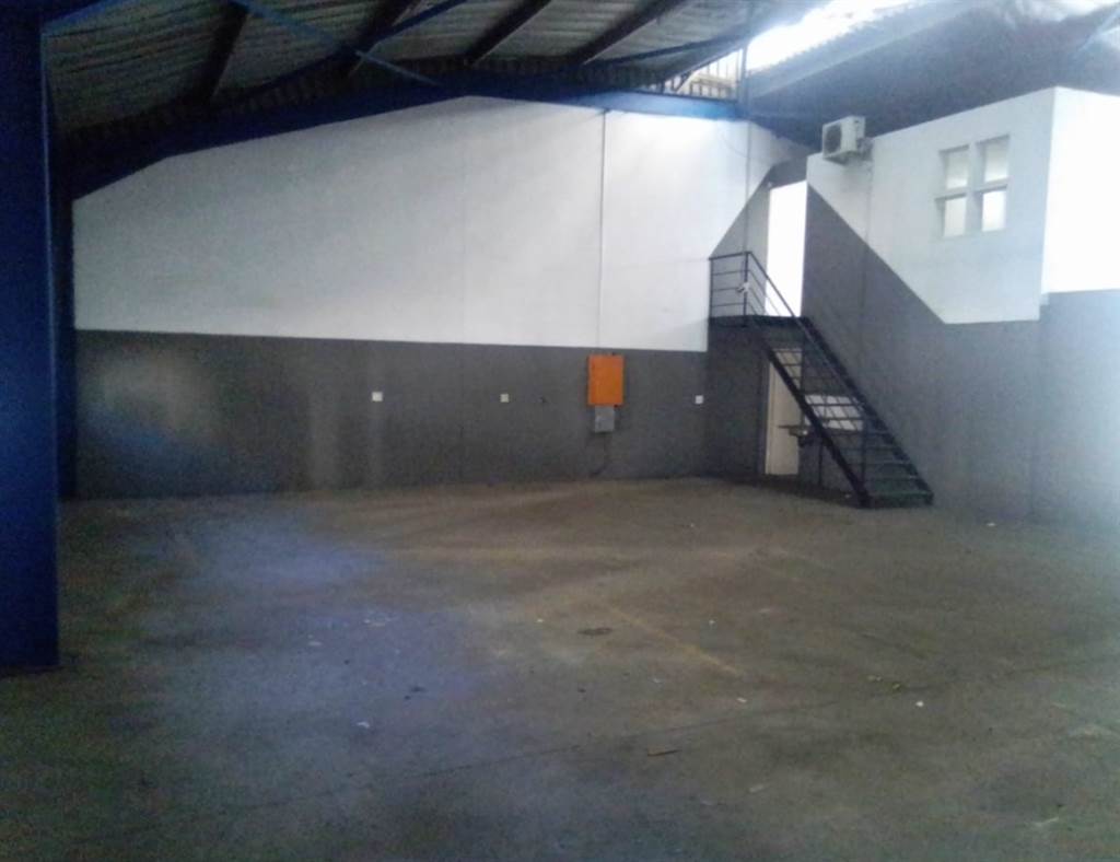 214  m² Industrial space in Briardene photo number 1