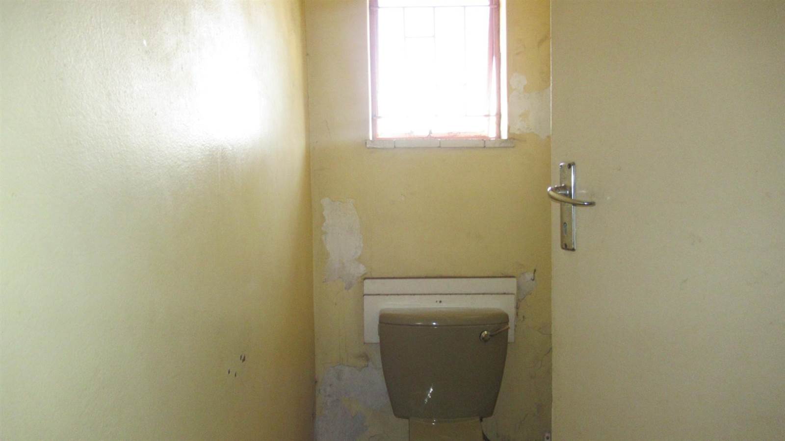 3 Bed House in Witbank Central photo number 14
