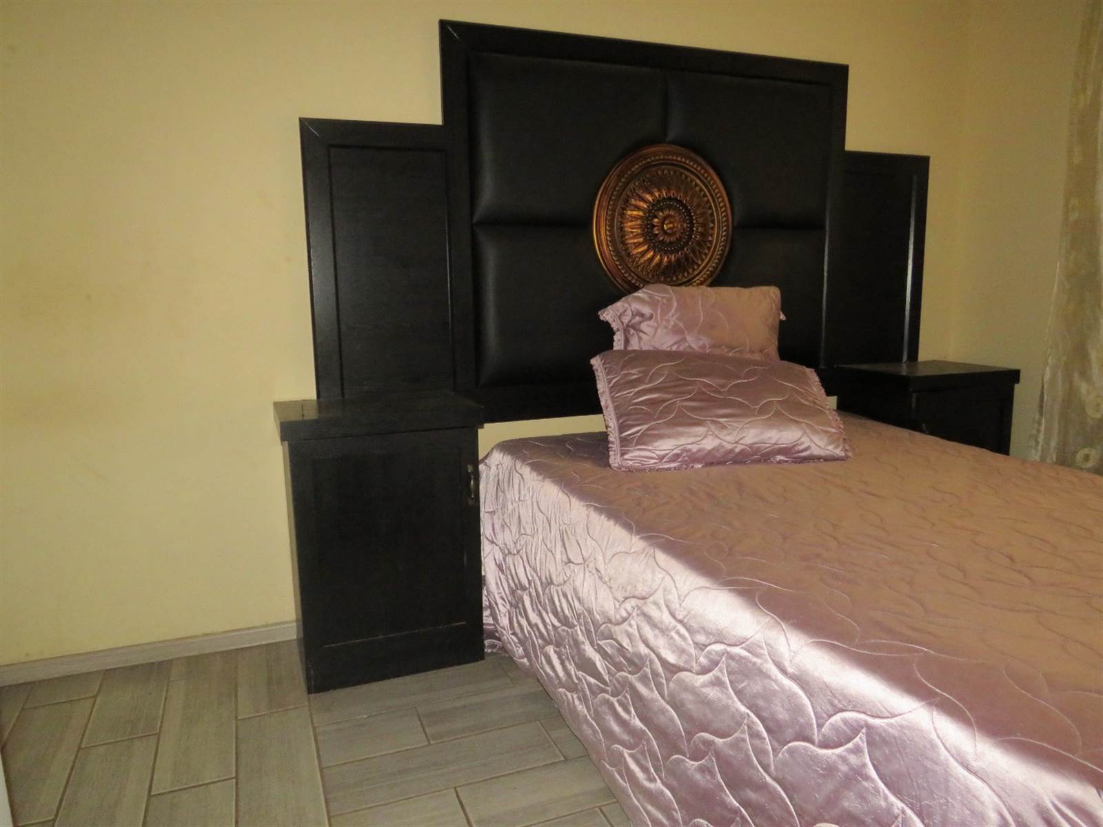 5 Bed House in Ezibeleni photo number 8
