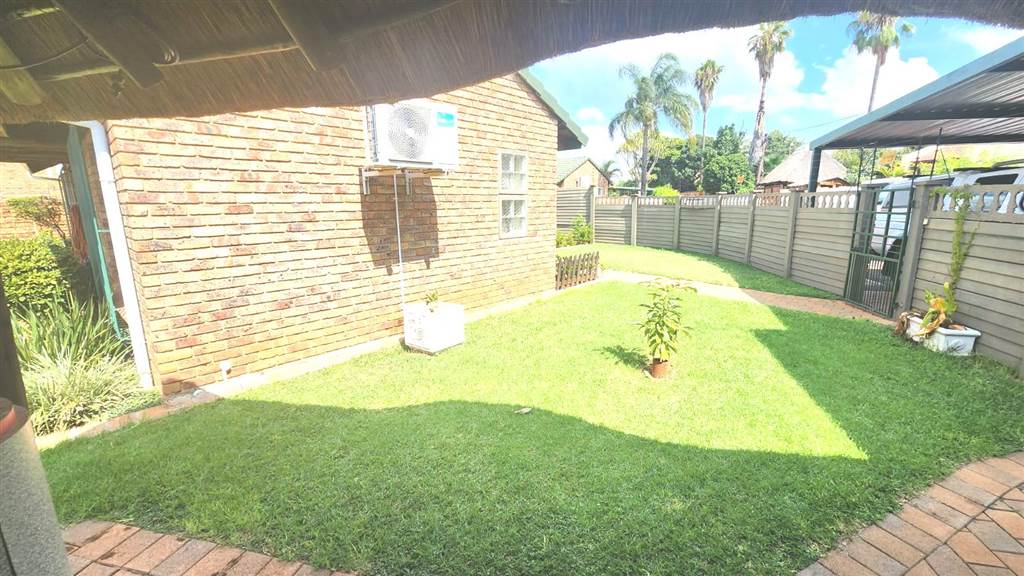 3 Bed Townhouse in Doornpoort and surrounds photo number 6