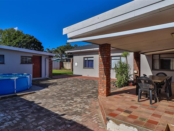 4 Bedroom House 4 Bedroom House
