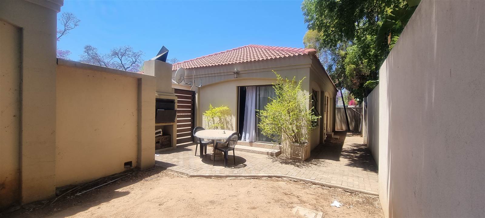 2 Bed Townhouse in Polokwane Central photo number 4