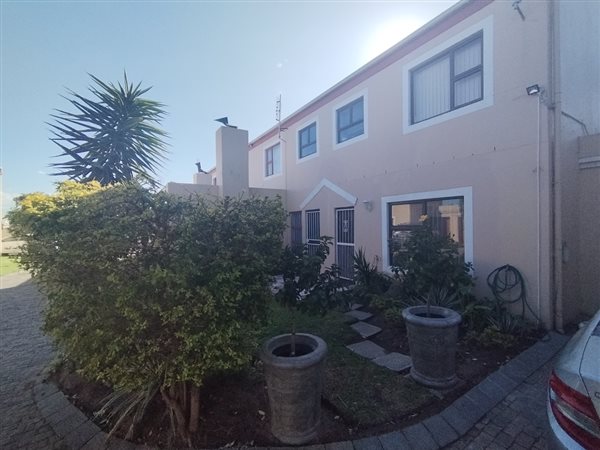 2 Bed Townhouse in Strand Central