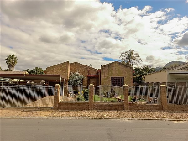 4 Bed House in Paarl