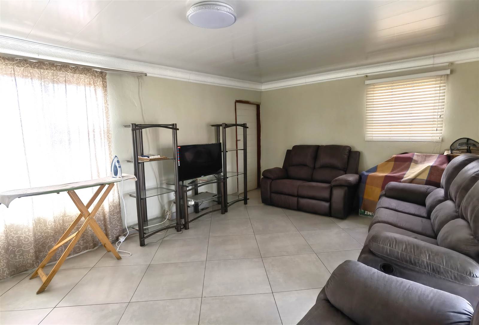 4 Bed House in Olievenhoutbosch photo number 9
