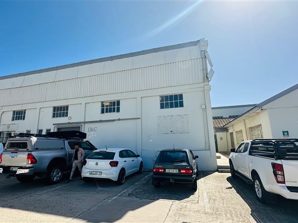 320  m² Industrial space