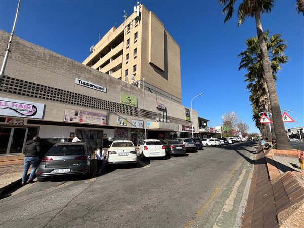 101  m² Commercial space