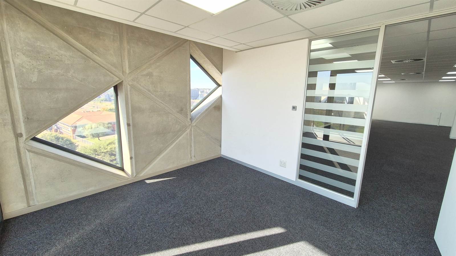 311  m² Office Space in Menlyn photo number 11