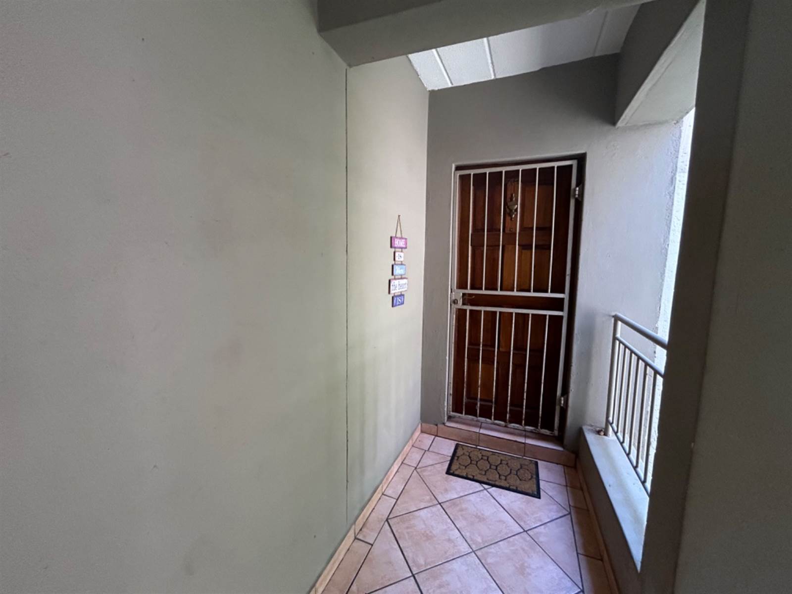 2 Bed Townhouse in Constantia Kloof photo number 9