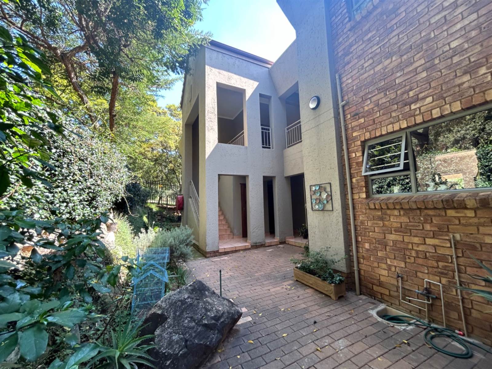 2 Bed Townhouse in Constantia Kloof photo number 4