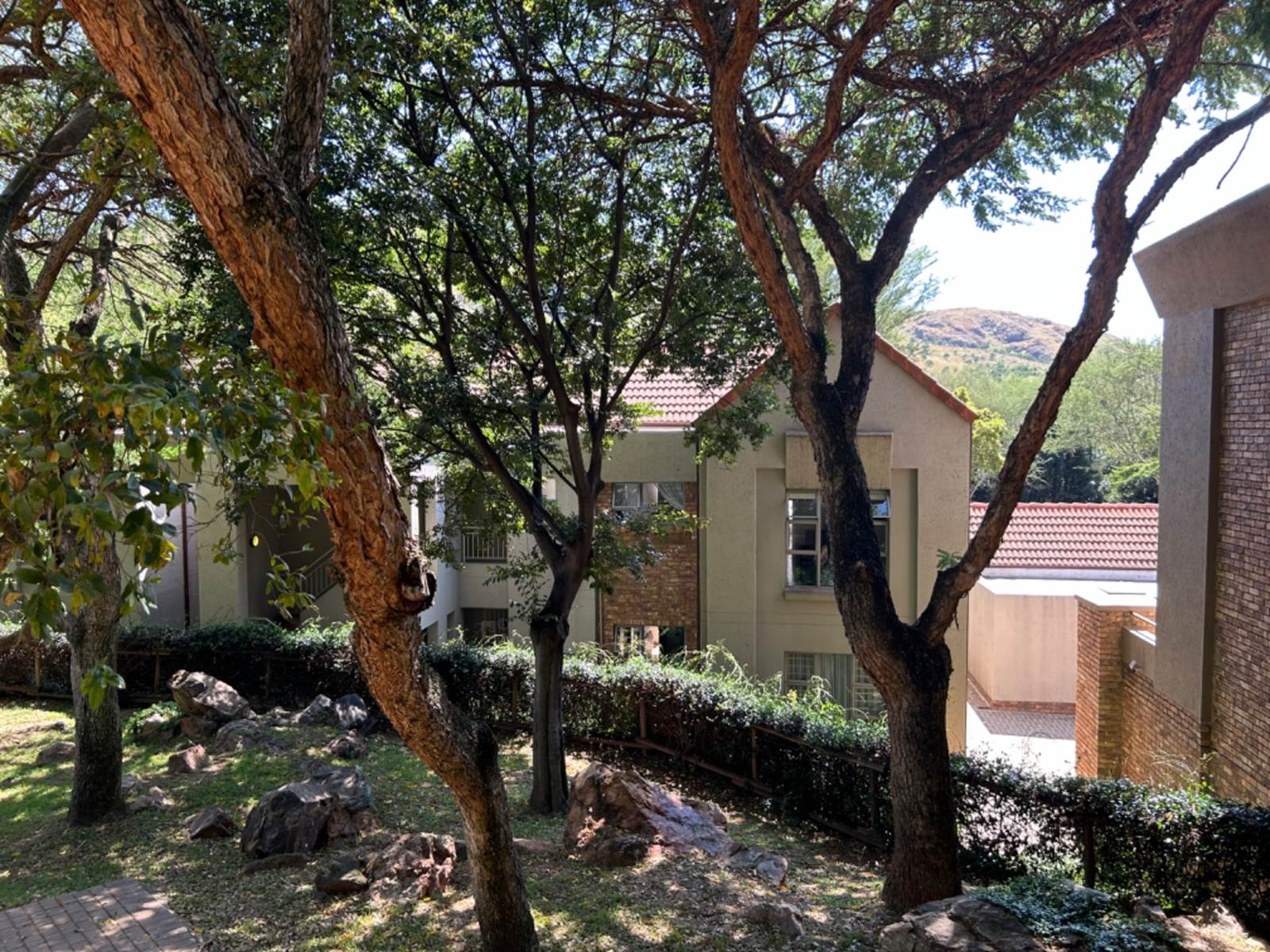 2 Bed Townhouse in Constantia Kloof photo number 25