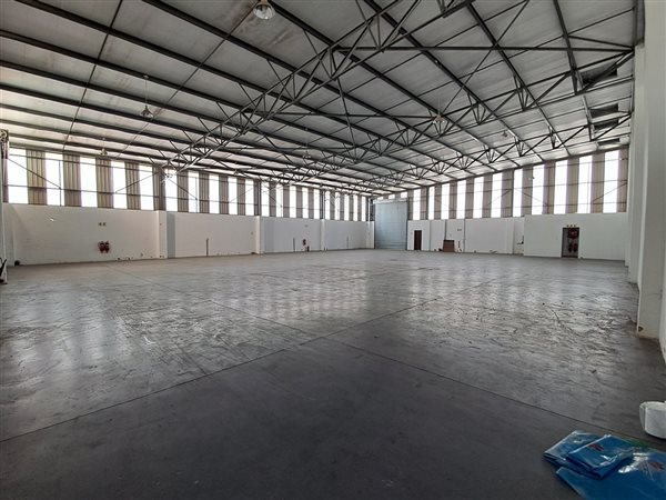 947  m² Industrial space