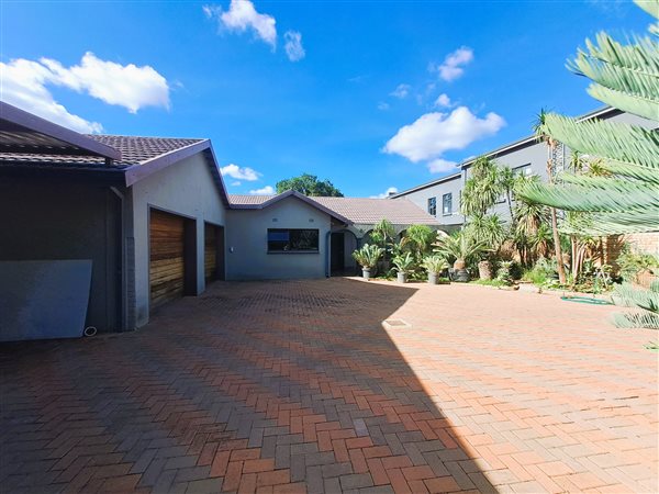 4 Bedroom House 4 Bedroom House