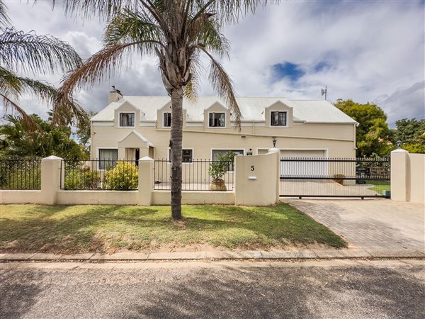 4.5 Bed House in Northern Paarl