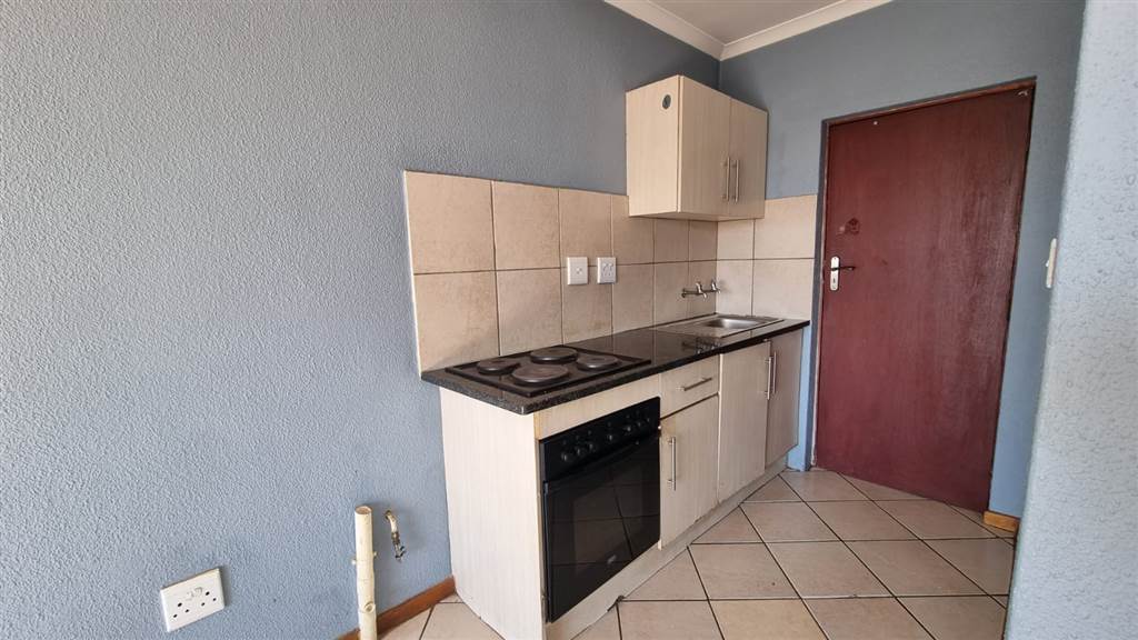 2 Bed House in Olievenhoutbosch photo number 7