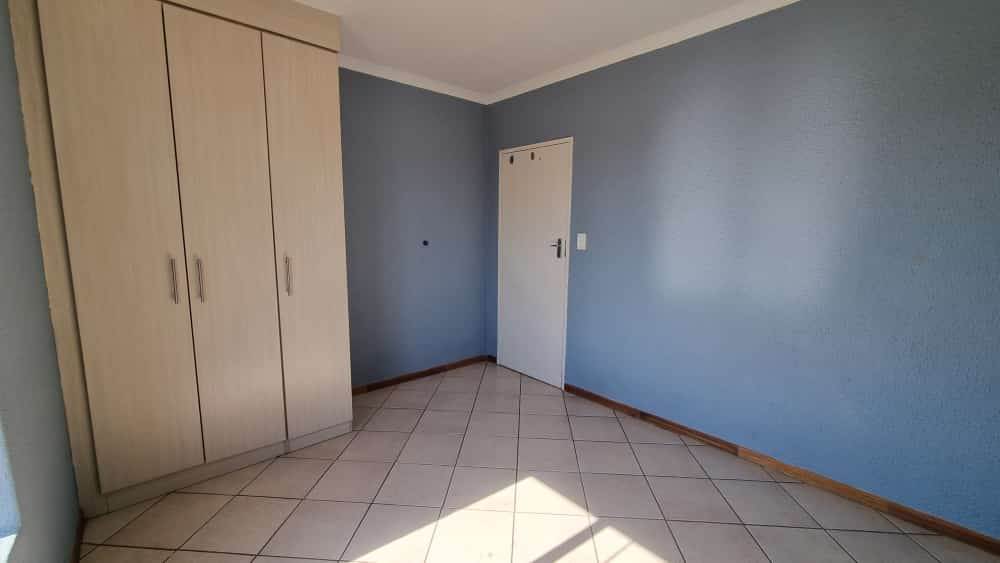 2 Bed House in Olievenhoutbosch photo number 15