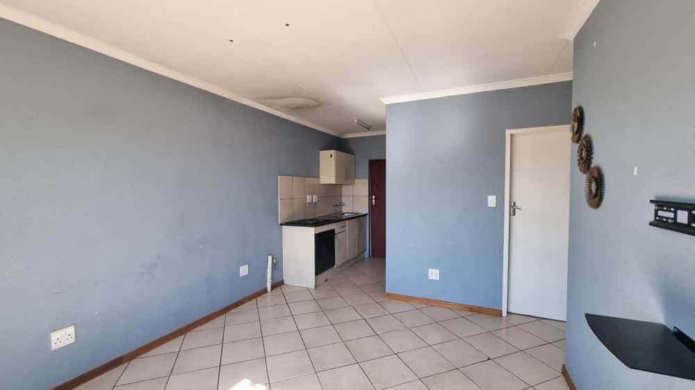2 Bed House in Olievenhoutbosch photo number 13