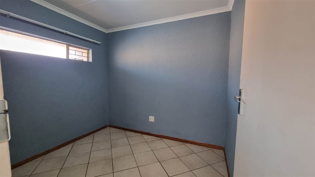 2 Bed House in Olievenhoutbosch photo number 6