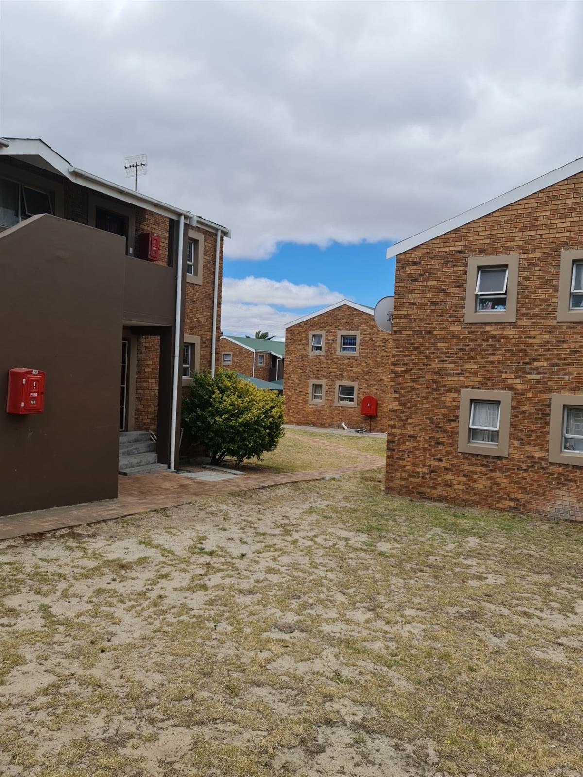 1 Bed Apartment in Bellville Central photo number 2