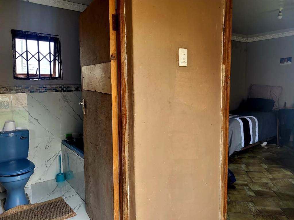 4 Bed House in Mdantsane photo number 21