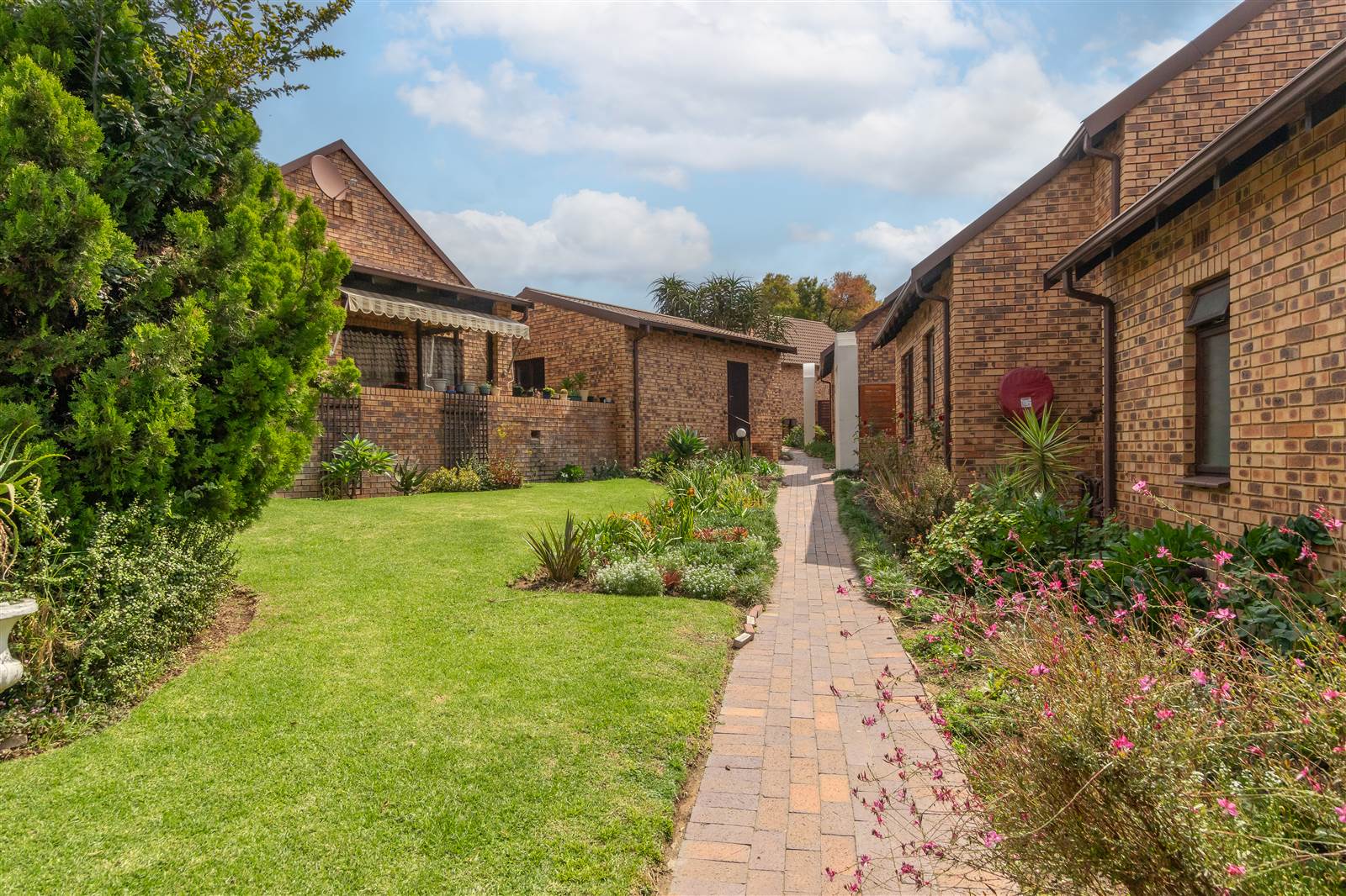 2 Bed House in Lonehill photo number 20