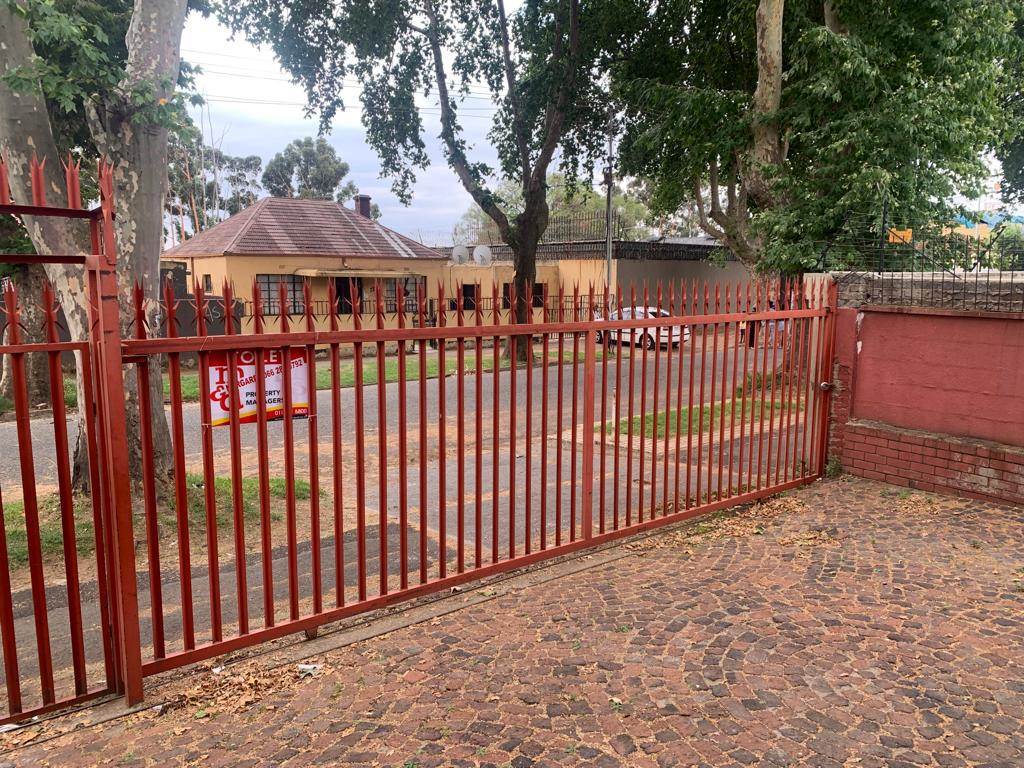 1 Bed Flat in Turffontein photo number 3