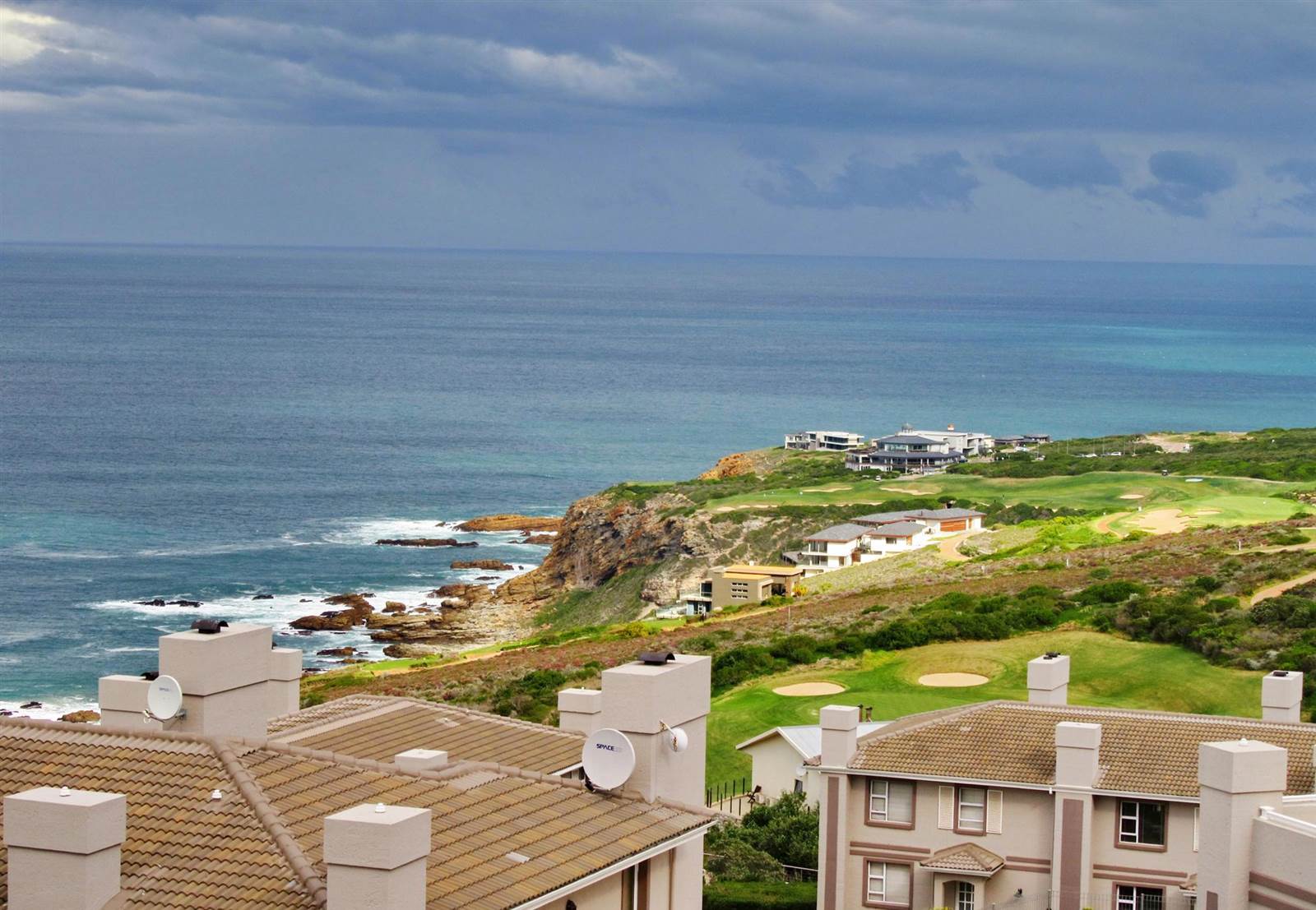 4 Bed Apartment in Pinnacle Point Golf Estate photo number 1