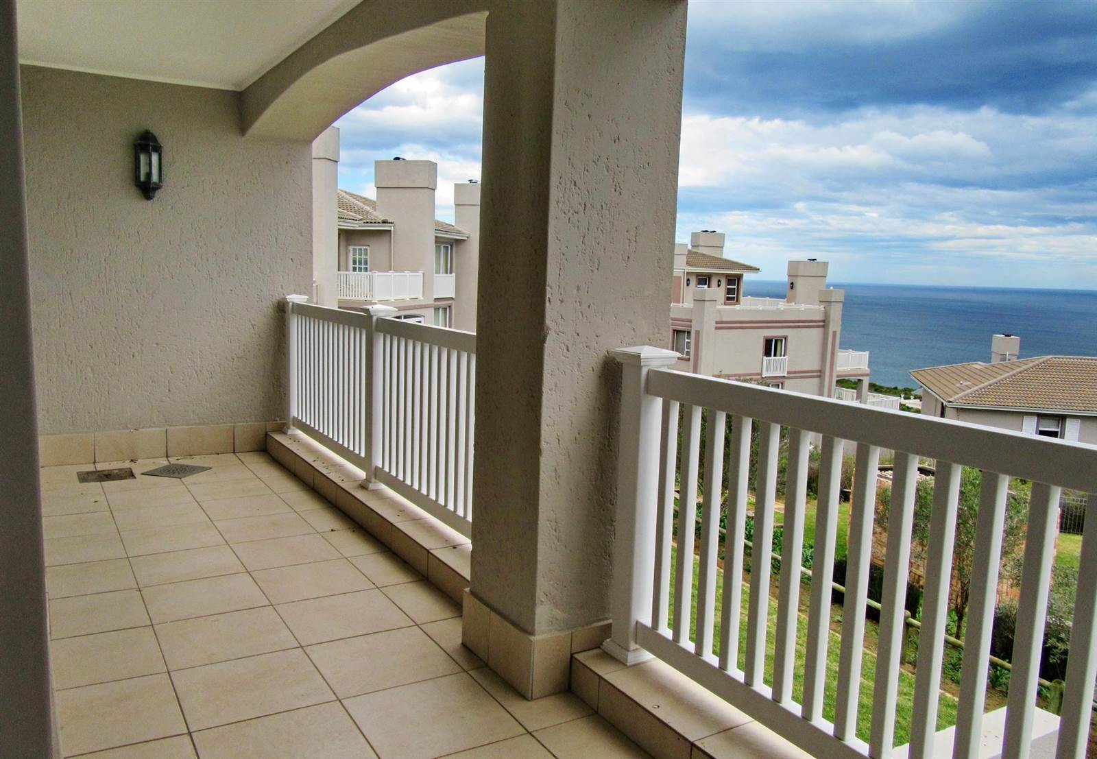 4 Bed Apartment in Pinnacle Point Golf Estate photo number 16