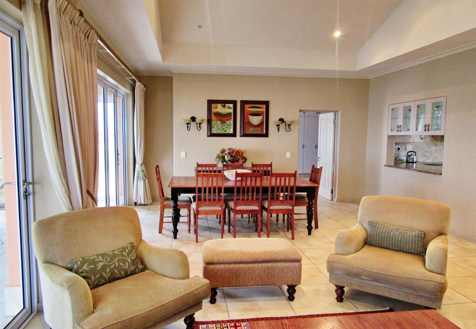 4 Bed Apartment in Pinnacle Point Golf Estate photo number 3