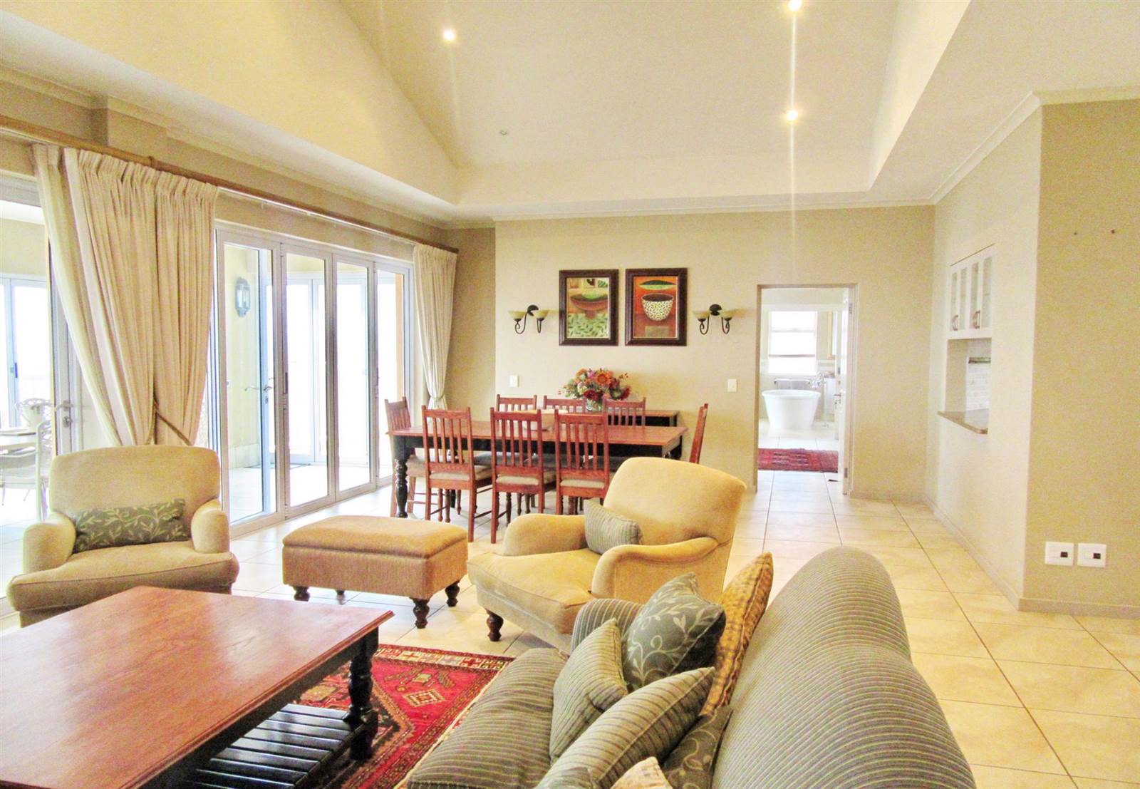 4 Bed Apartment in Pinnacle Point Golf Estate photo number 4