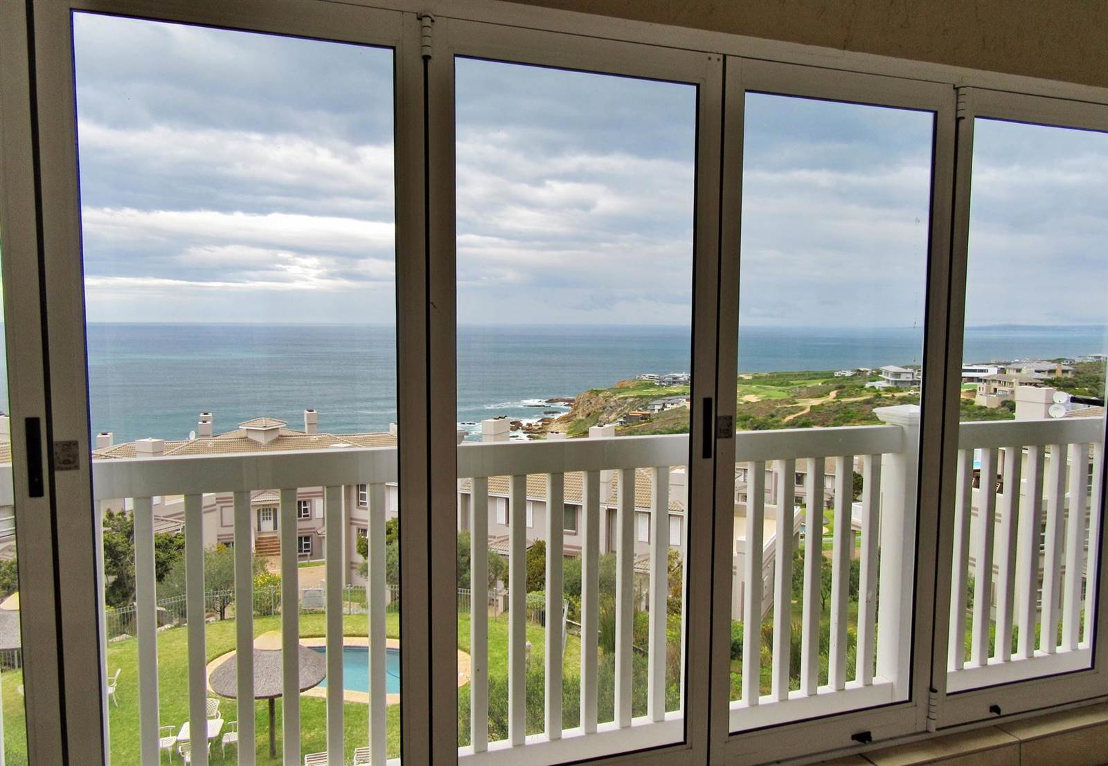 4 Bed Apartment in Pinnacle Point Golf Estate photo number 21