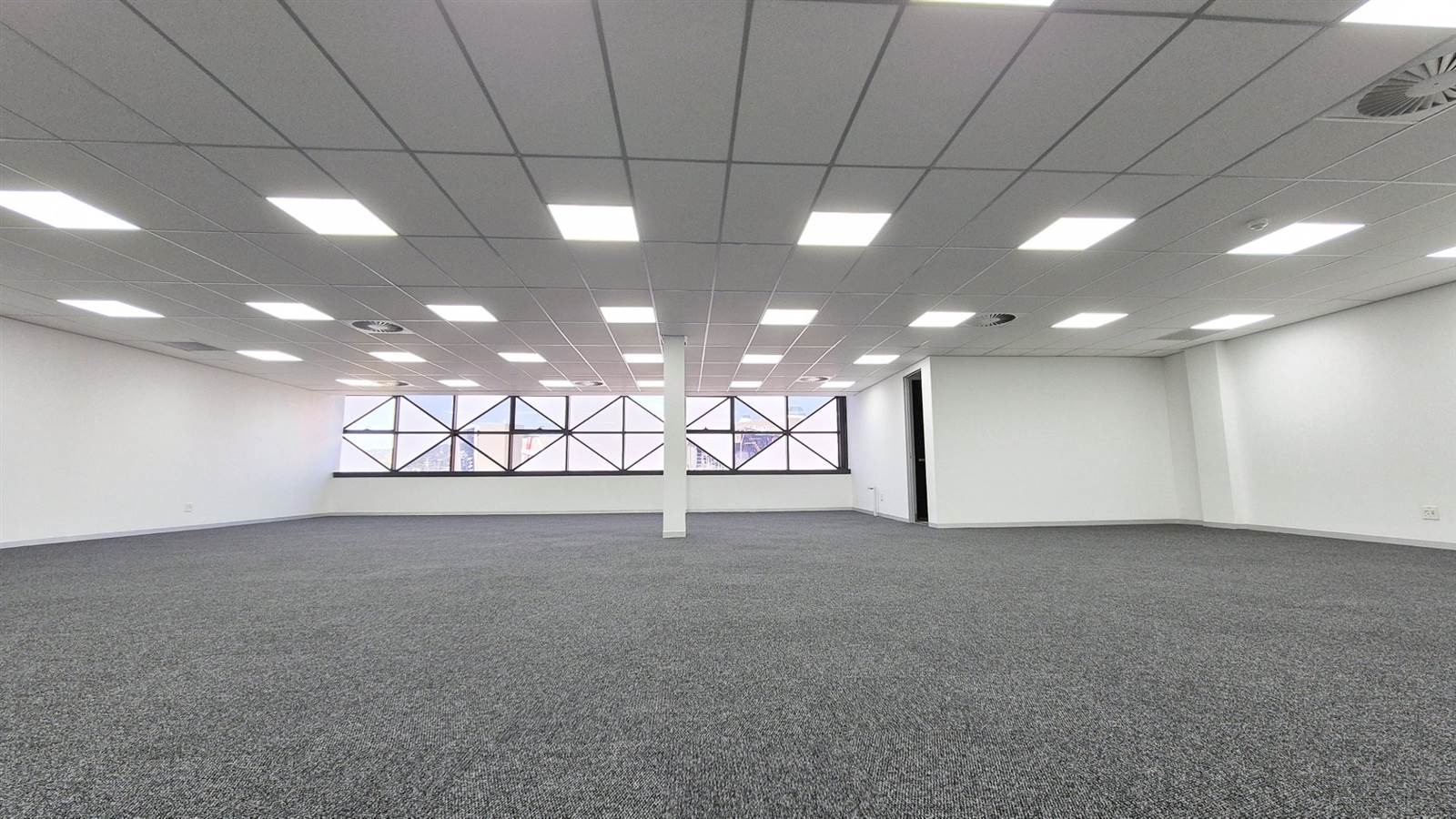 275  m² Office Space in Menlyn photo number 5