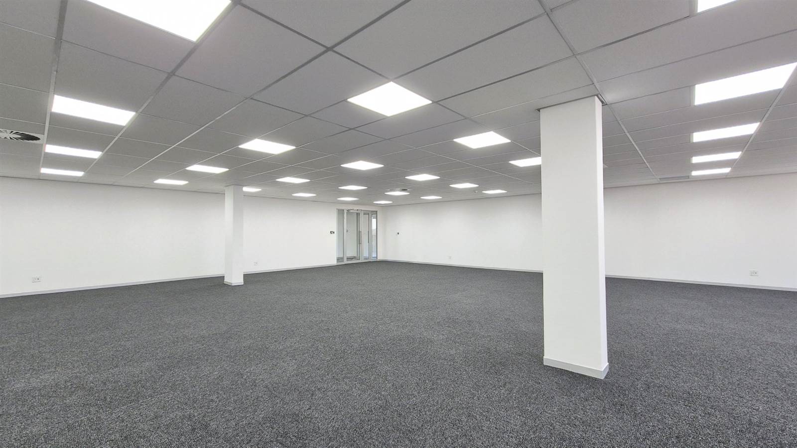 275  m² Office Space in Menlyn photo number 11